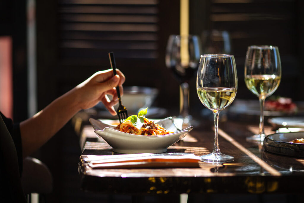 Lakeland Park’s Tastiest Secrets: Where to Eat, Drink, and Savor in Hickory’s Beloved Neighborhood